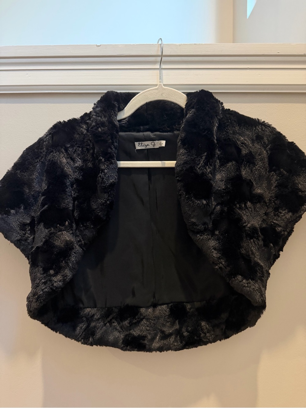Like New Eliza J Black Faux Fur Cropped Shrug Sz M